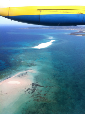 久米島に間もなく到着(ハテの浜)