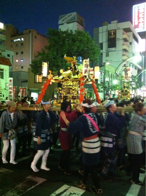 今日は薄野のお祭り