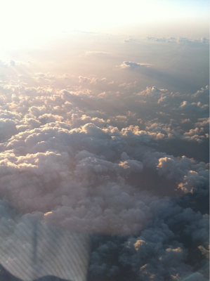 東行きスーターサイドから見る雲に沈む太陽