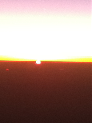 東行きスーターサイドから見る雲に沈む太陽