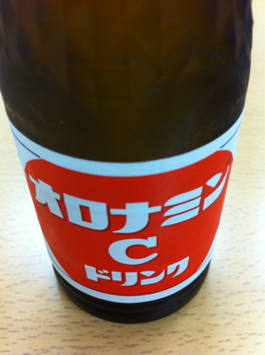 浜松町でオロナミンC