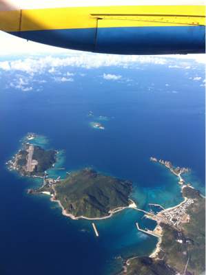 高度4800m上空から渡嘉敷島と慶良間諸島