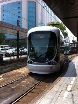 ちんちん電車で大手町へ
