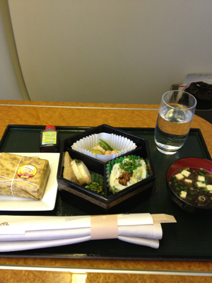 関空上空12,000mな昼ごはん