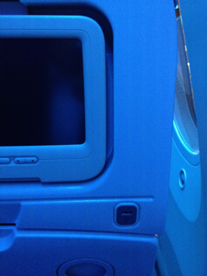 B787-8 エンターティエメント装置
