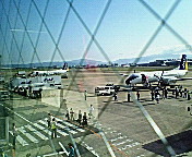 福岡空港で徳島からの便と合流