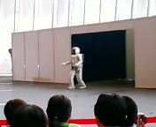 最新型ASIMO<br />
 くん