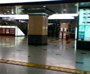 朝5時20分の大阪駅